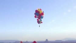 David Blaine, Arizona çölünde helyum balonlarıyla uçtu