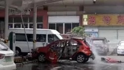 Çin’de bir elektrikli otomobil şarj esnasında patladı